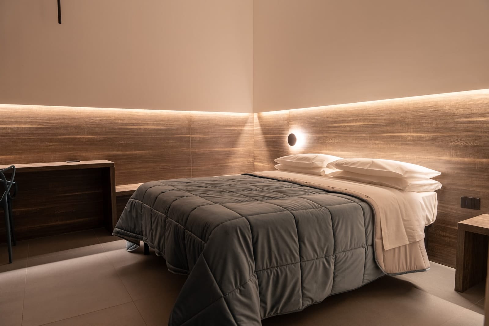 Hera in the evening, with the headboard light on