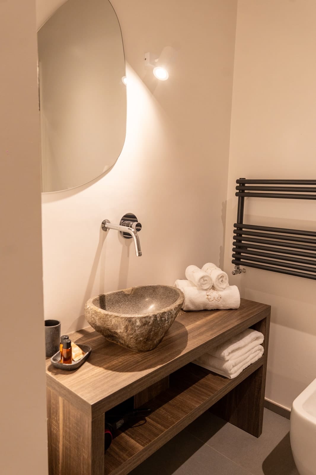 The stone basin in Hestia, under the mirror